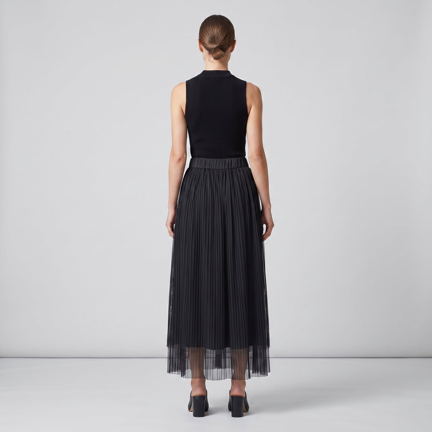 Pleated Wide-Leg Cropped Trousers