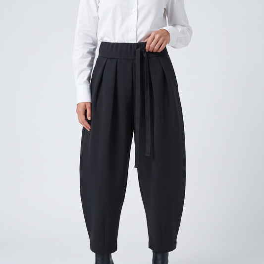 Black Pleated Cropped Trousers