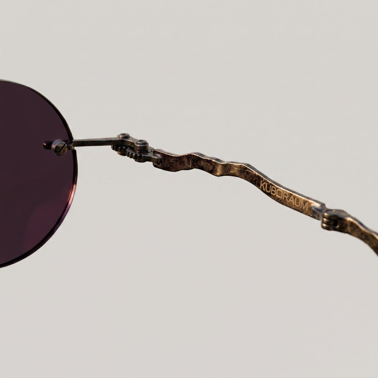 Avant-Garde Round Metal Sunglasses