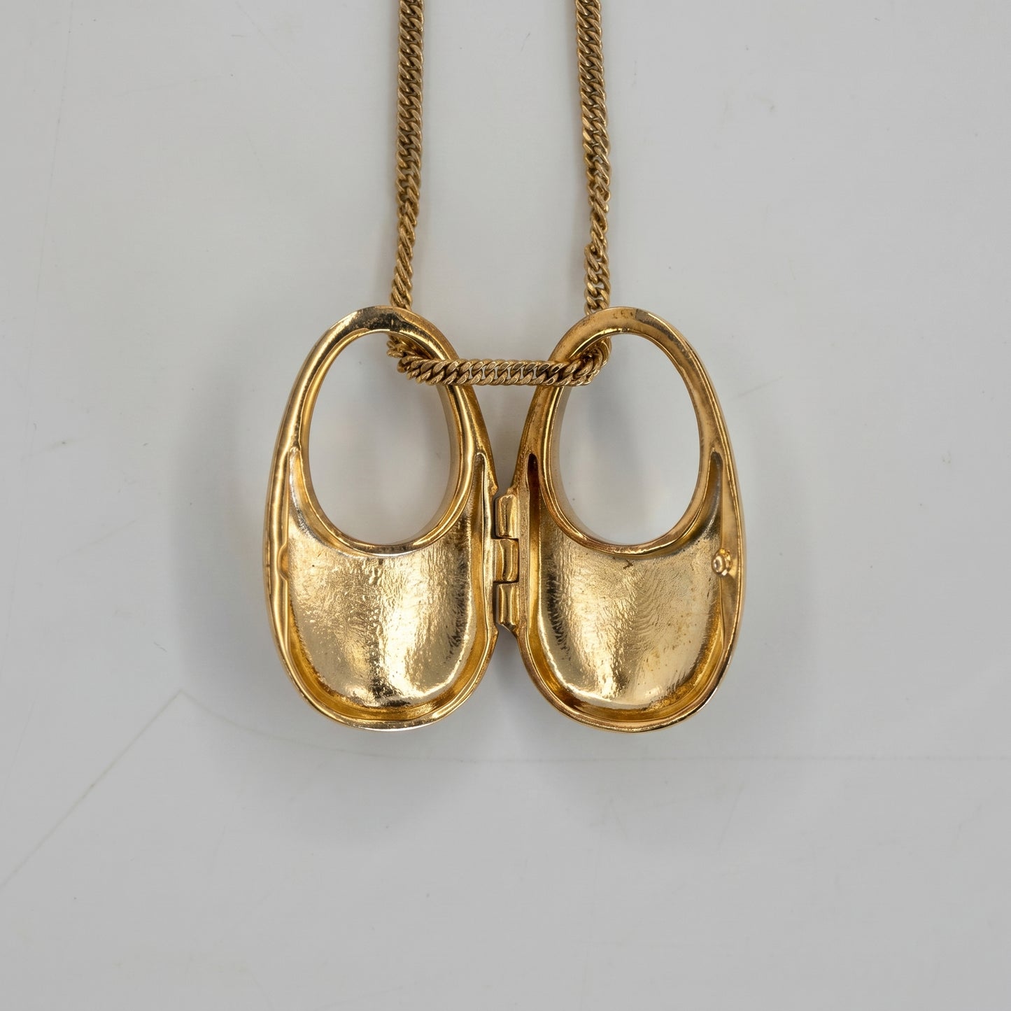 Minimalist Gold Tone Pendant Necklace