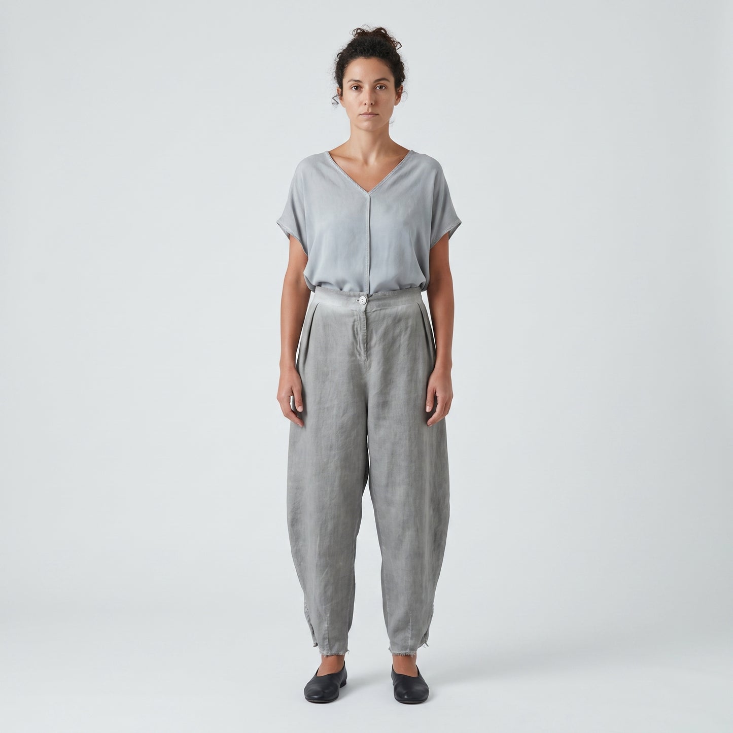 Relaxed Pleated Linen Trousers