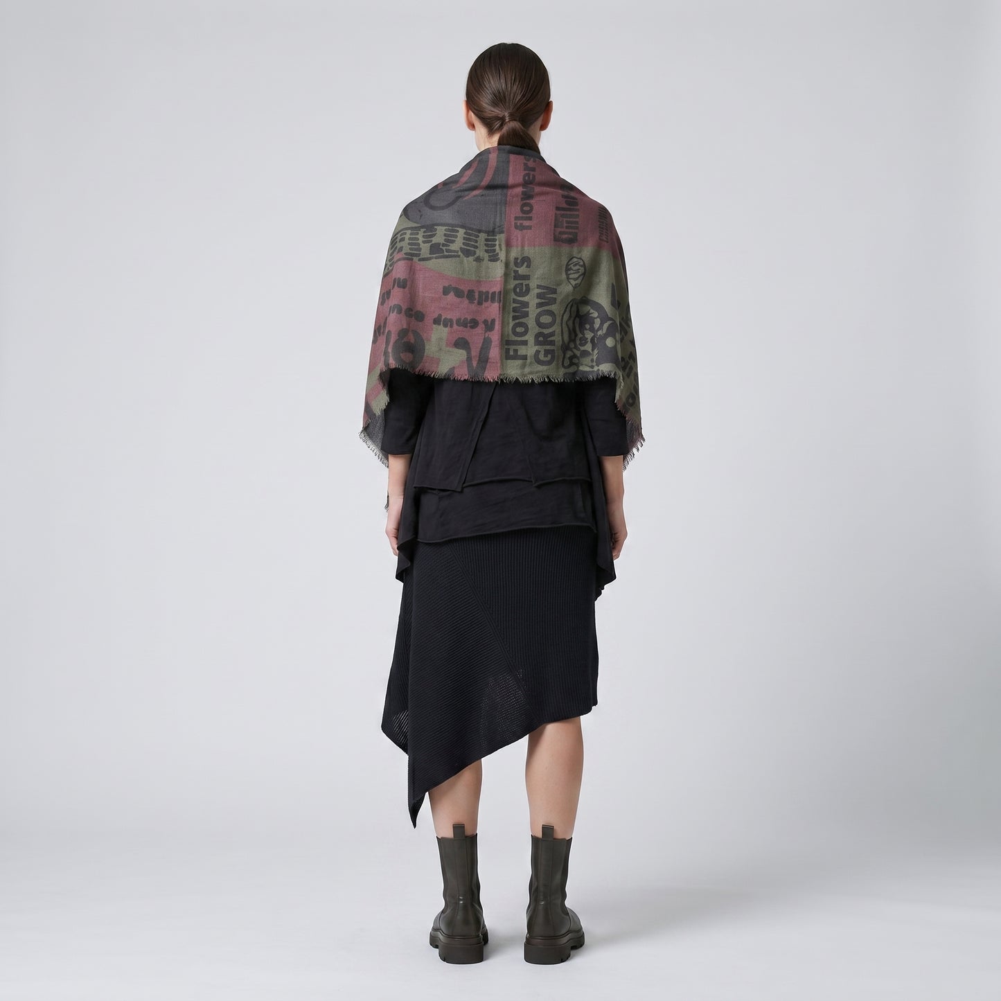 Graphic Print Fringed Square Scarf