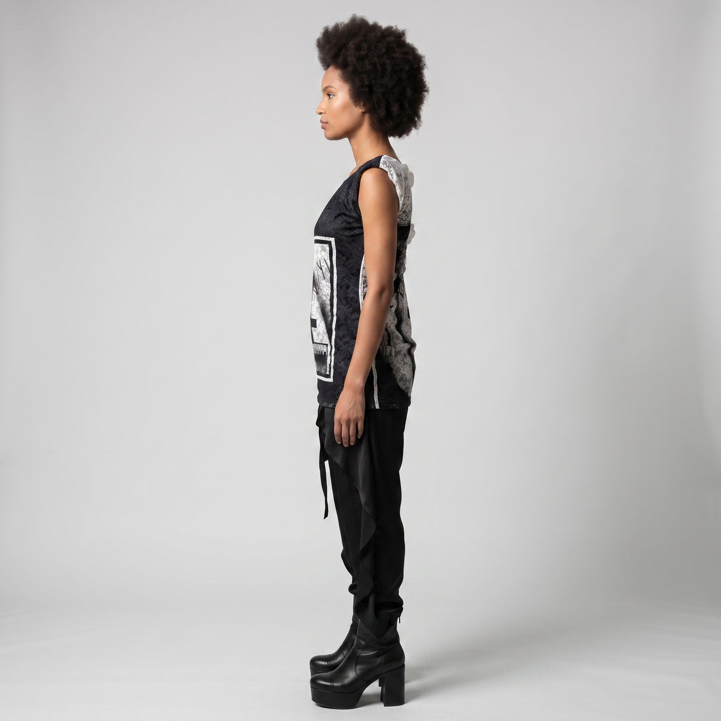 Graphic Print Lace Sleeveless Top