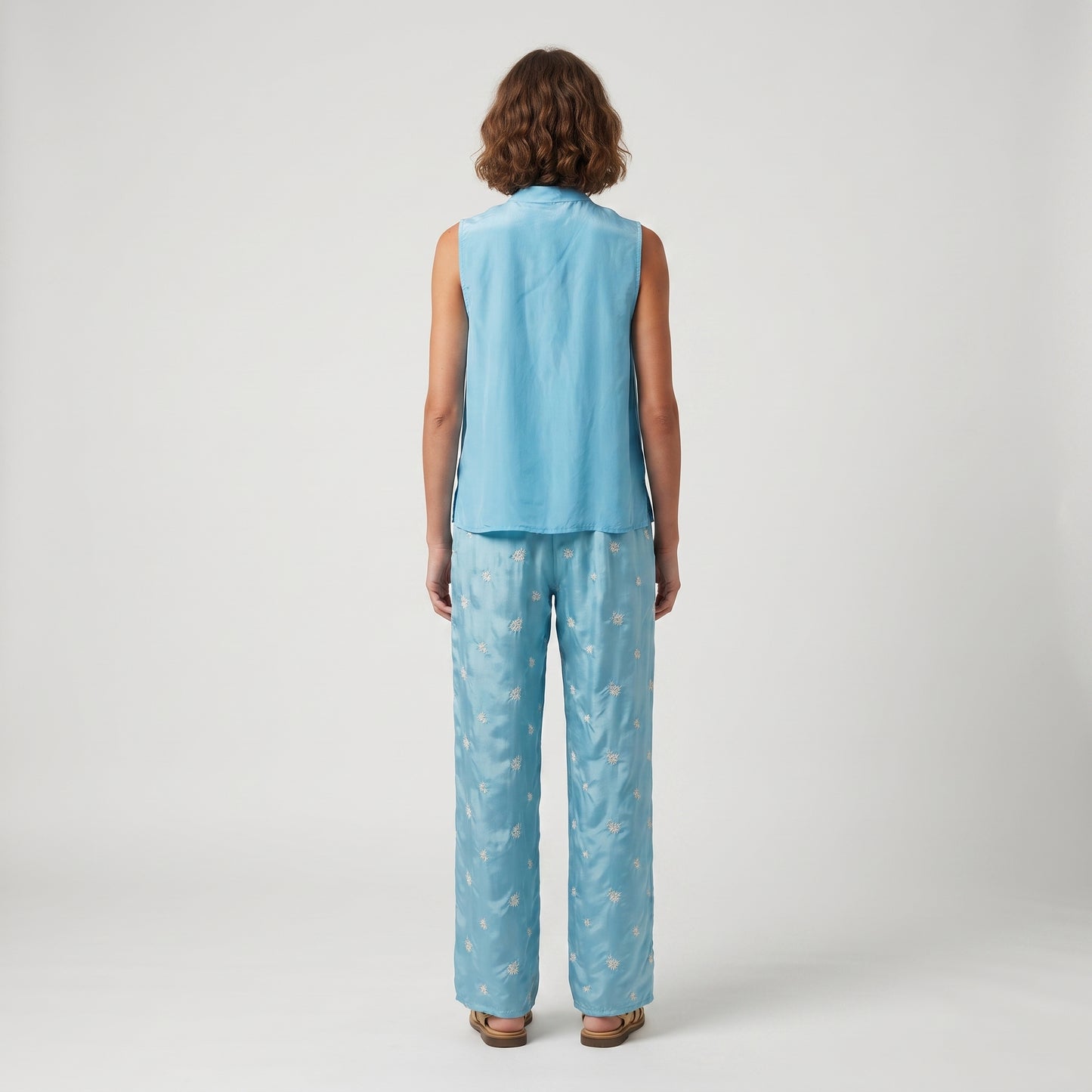 Sleeveless V-Neck Buttoned Blouse