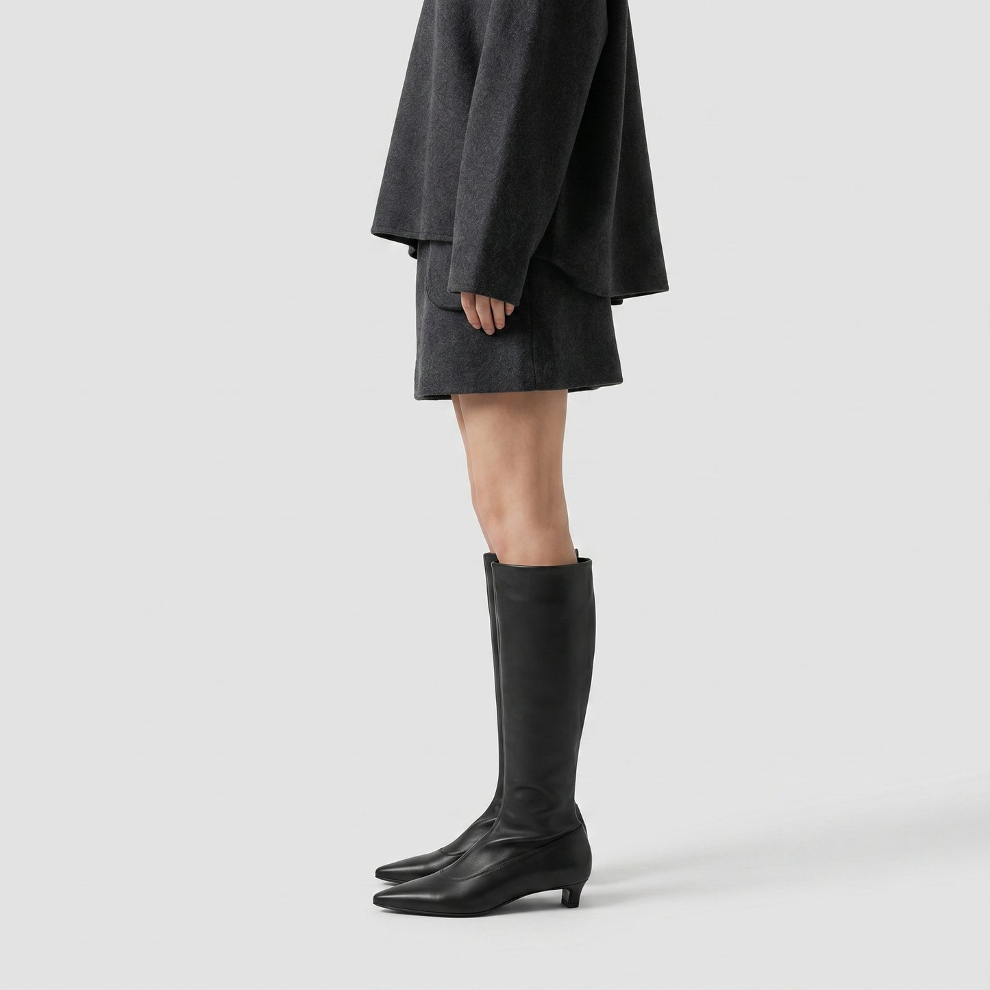 Sleek Pointed Toe Knee Boots