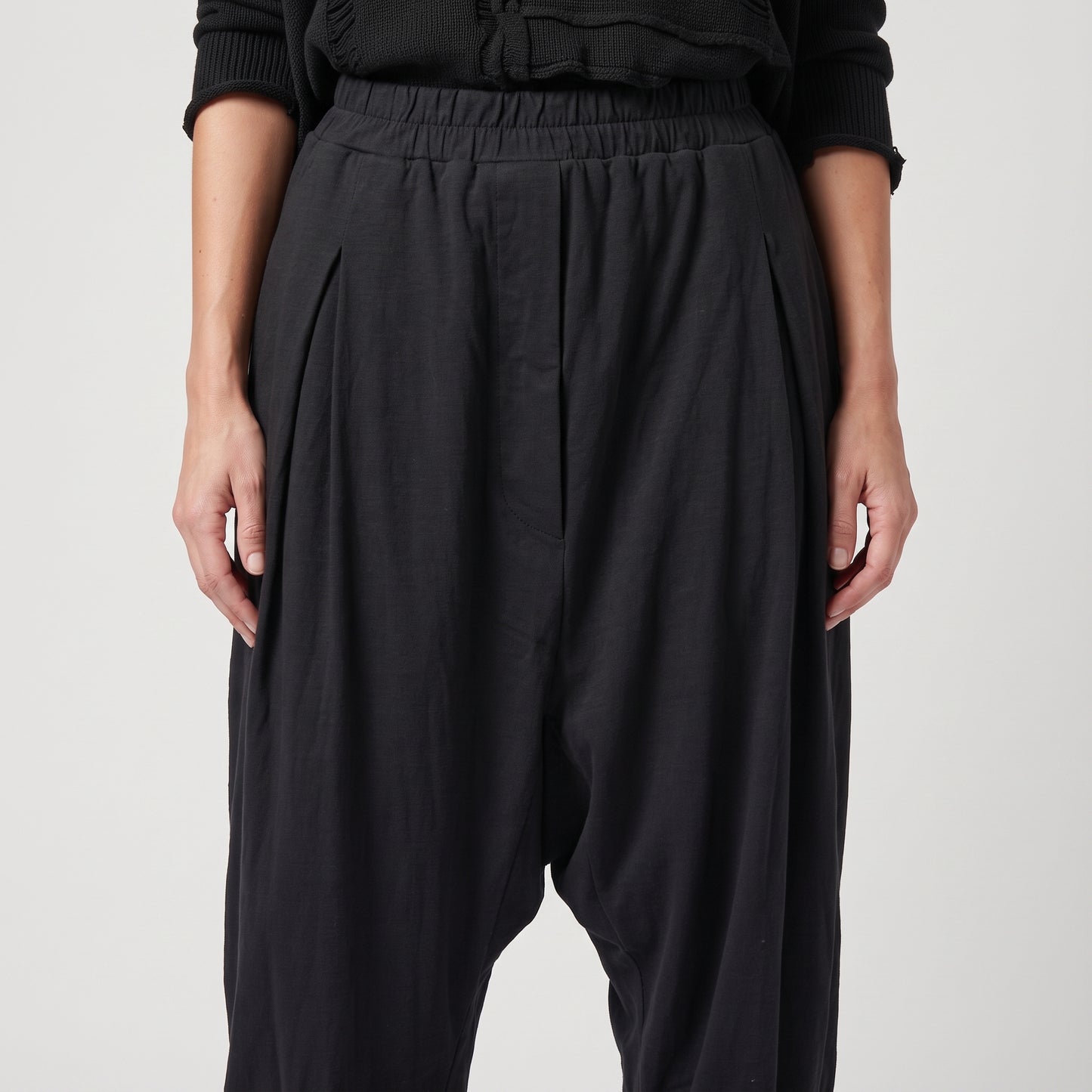 Pleated Cropped Black Trousers