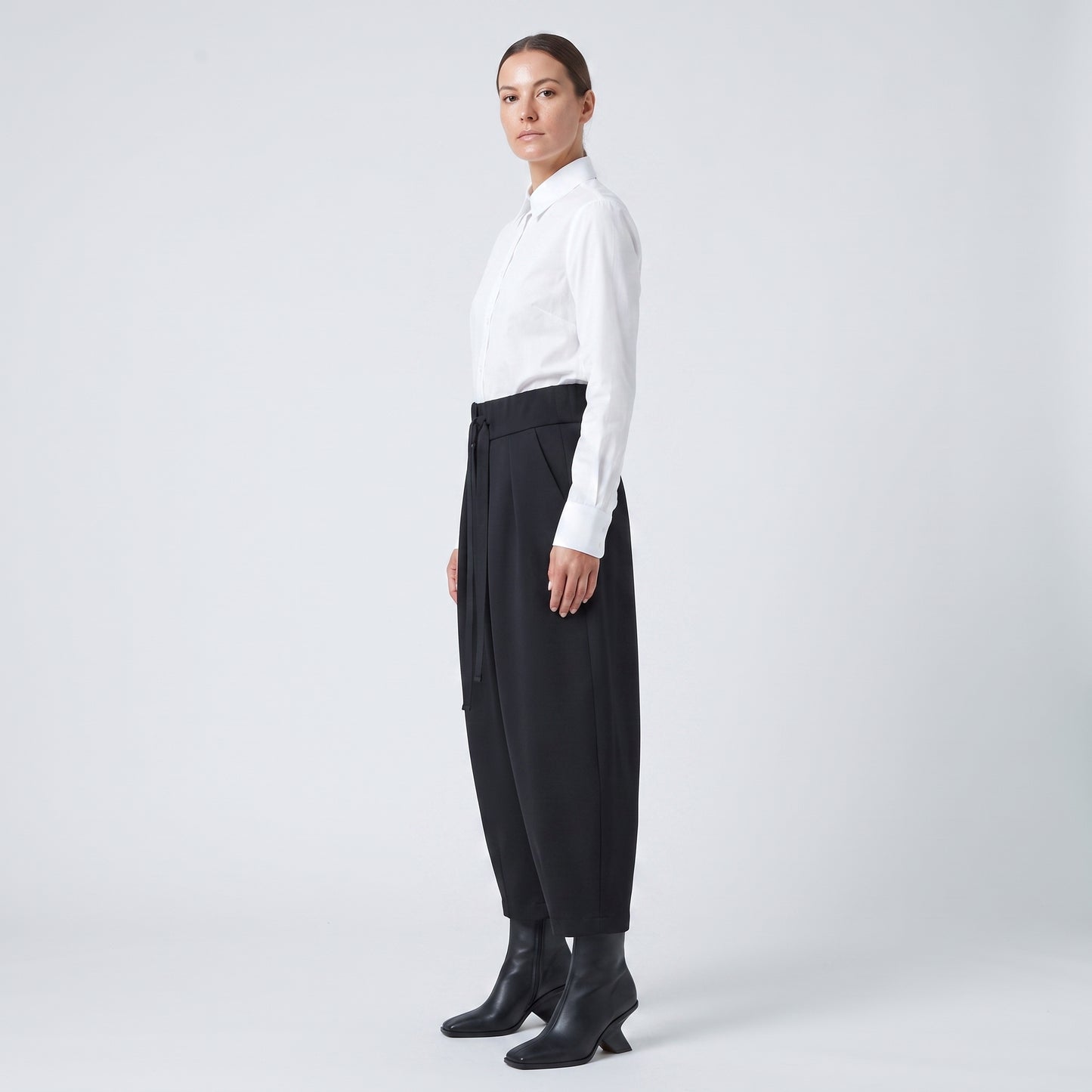 Black Pleated Cropped Trousers