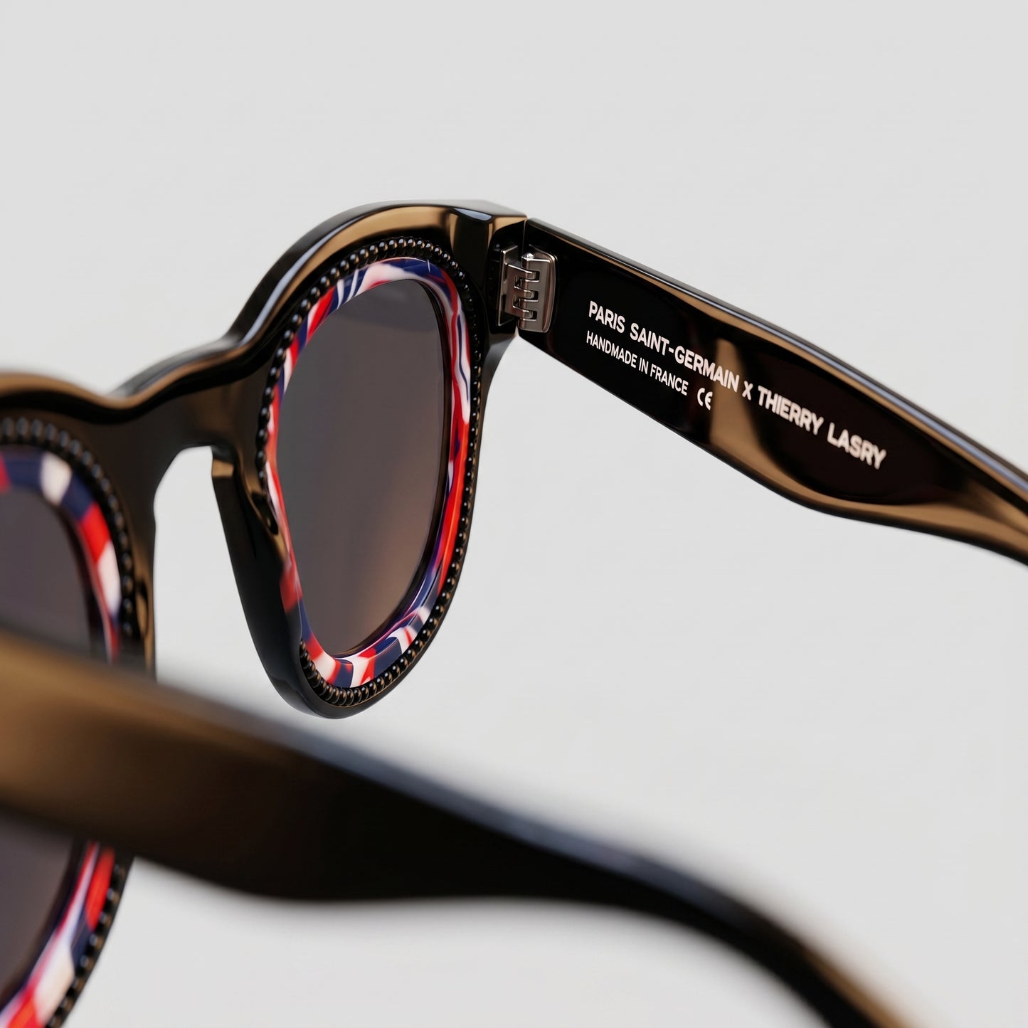 Chic Patterned Rim Sunglasses