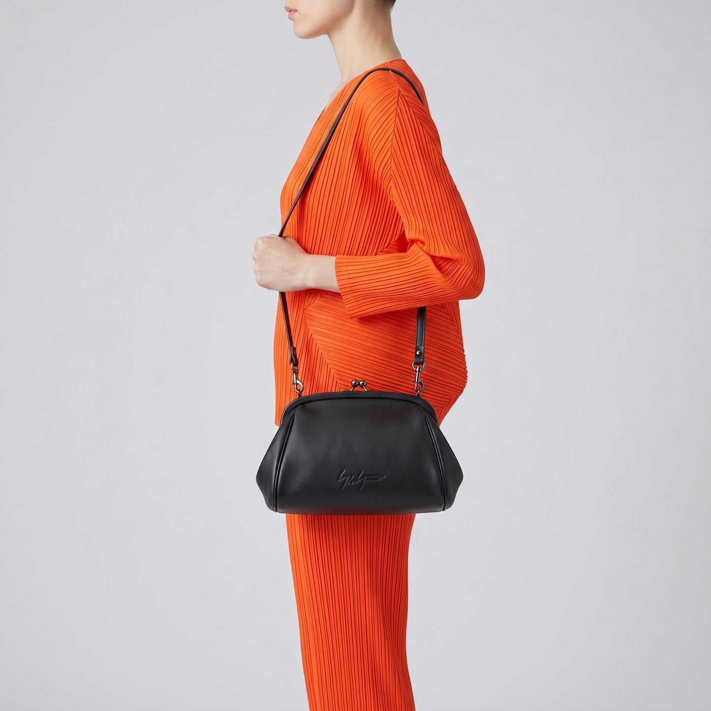 Minimalist Black Leather Clasp Bag