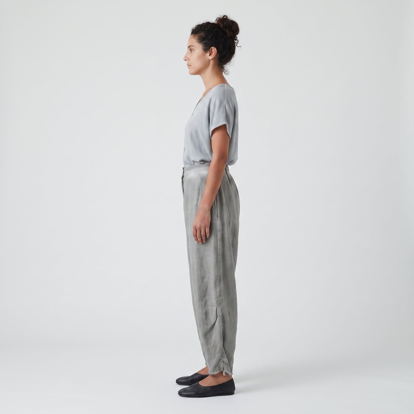 Relaxed Pleated Linen Trousers