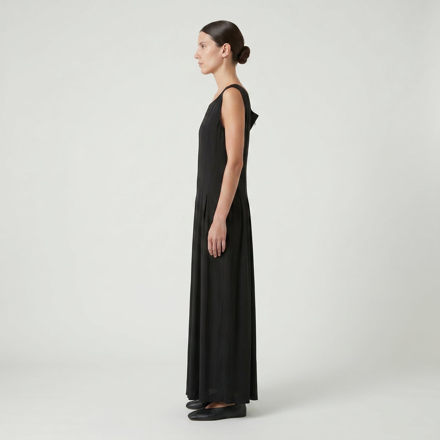 Elegant Pleated Sleeveless Dress