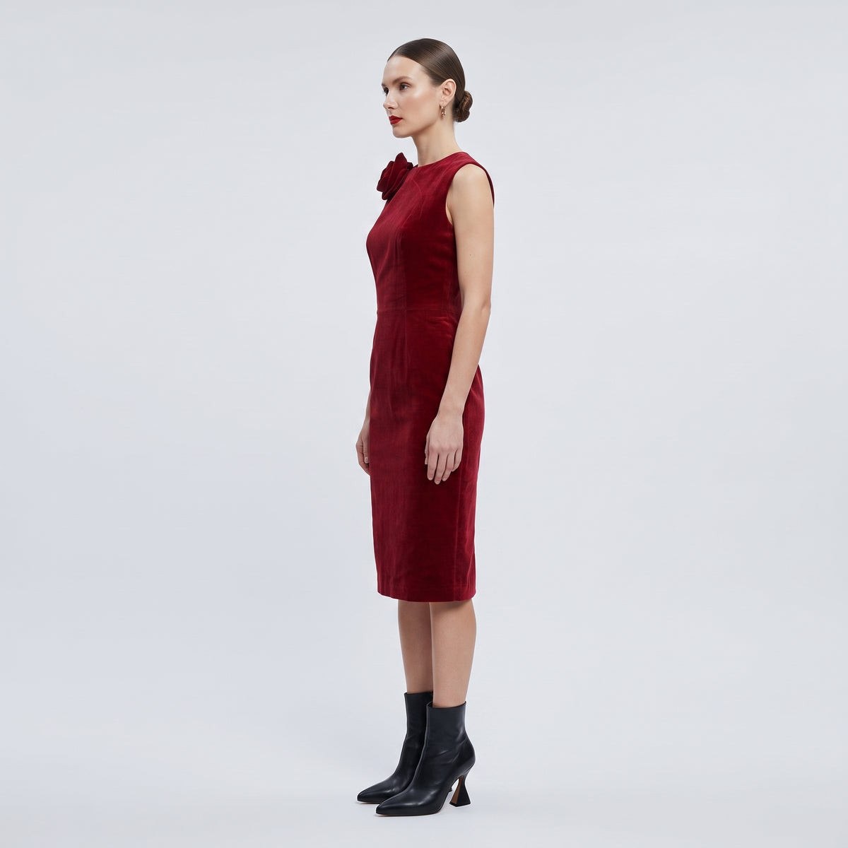 Sleeveless Velvet Rose Detail Dress