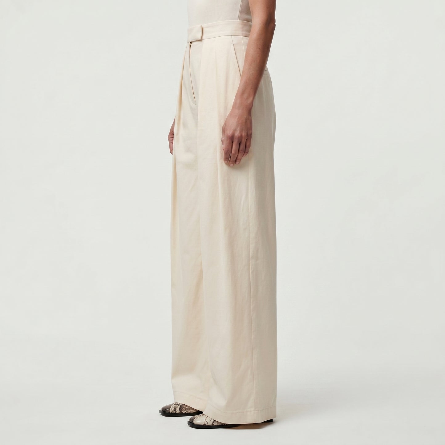 Tailored High-Waisted Pleated Skirt
