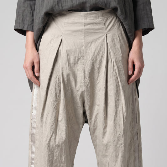 Relaxed Pleated Cropped Trousers