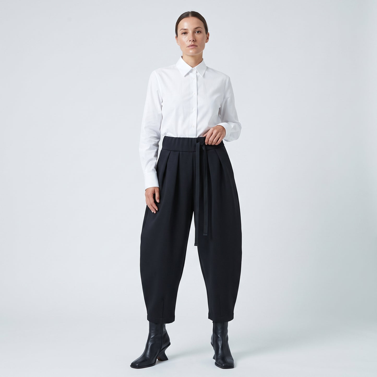 Black Pleated Cropped Trousers
