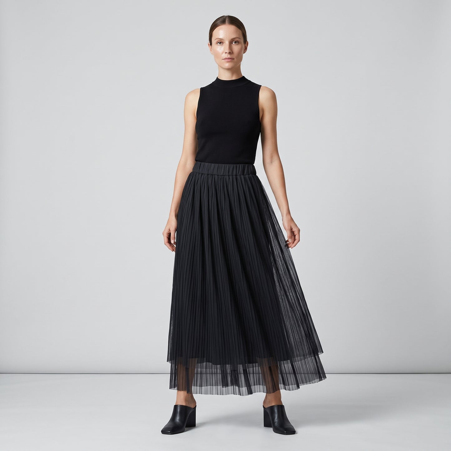 Pleated Wide-Leg Cropped Trousers