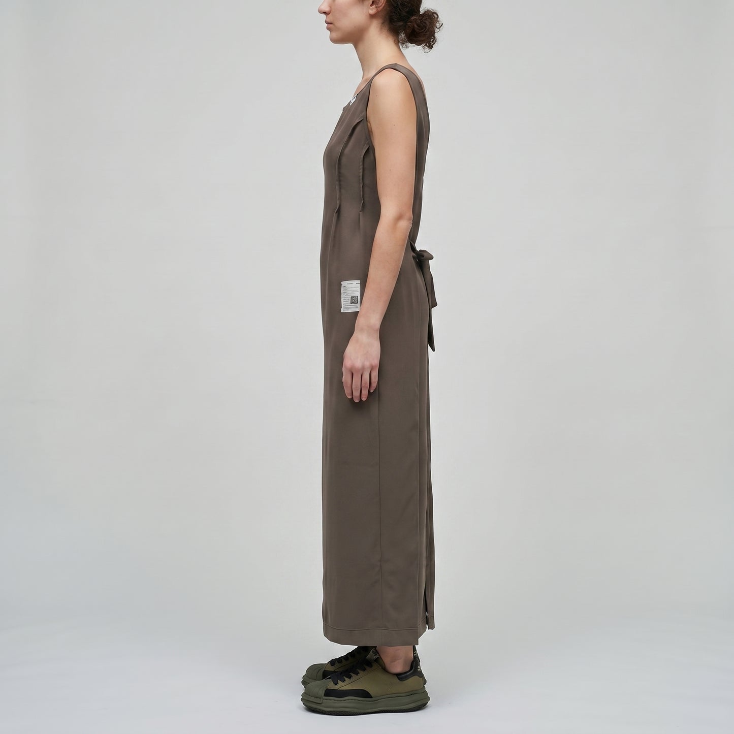 Sleeveless Minimalist Column Midi Dress