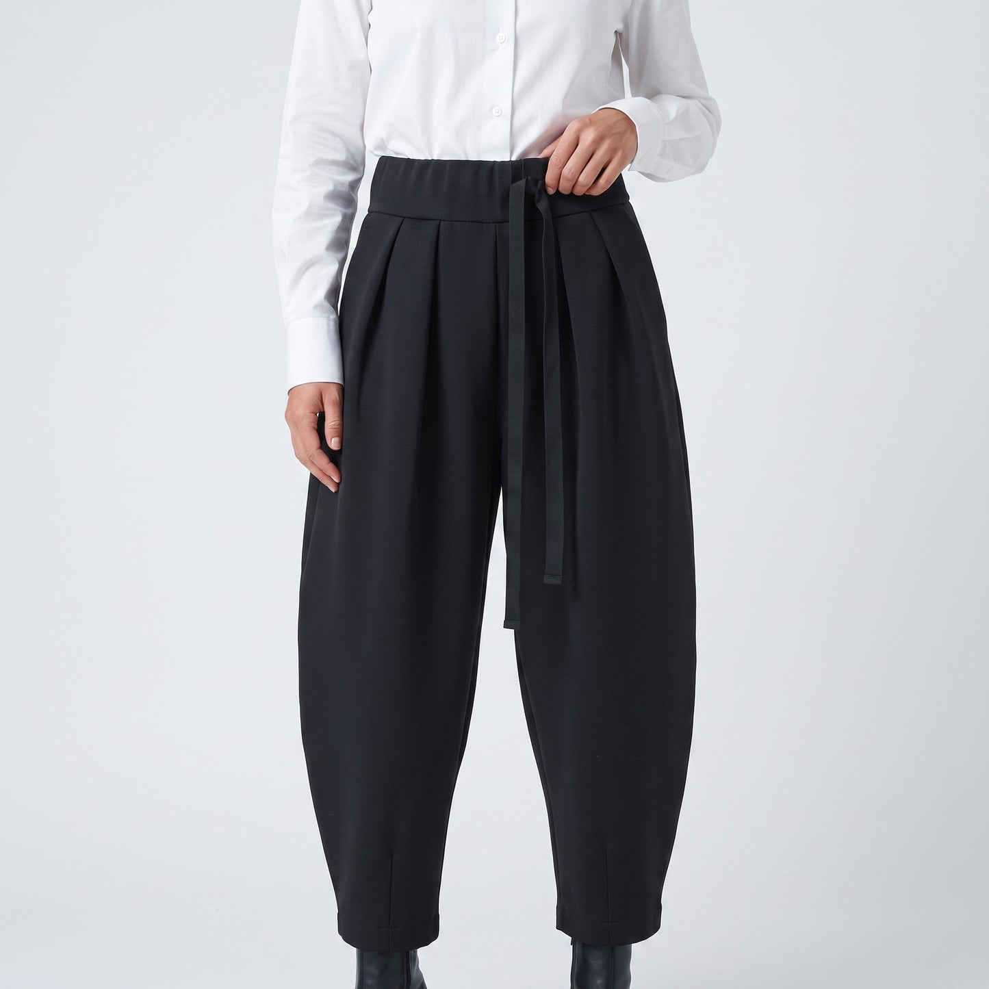 Black Pleated Cropped Trousers