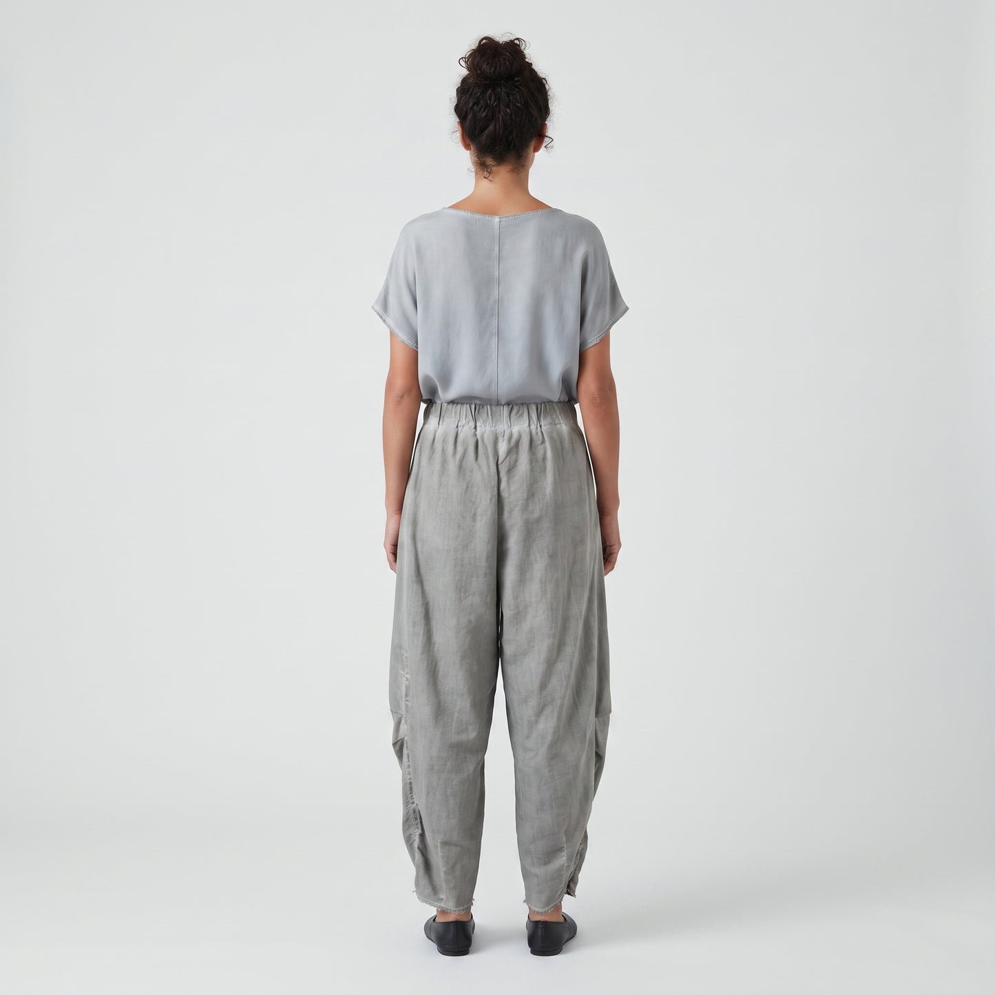 Relaxed Pleated Linen Trousers