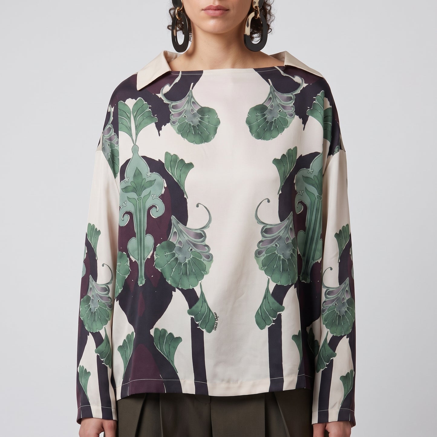 Graphic Print Collared Silk Blouse