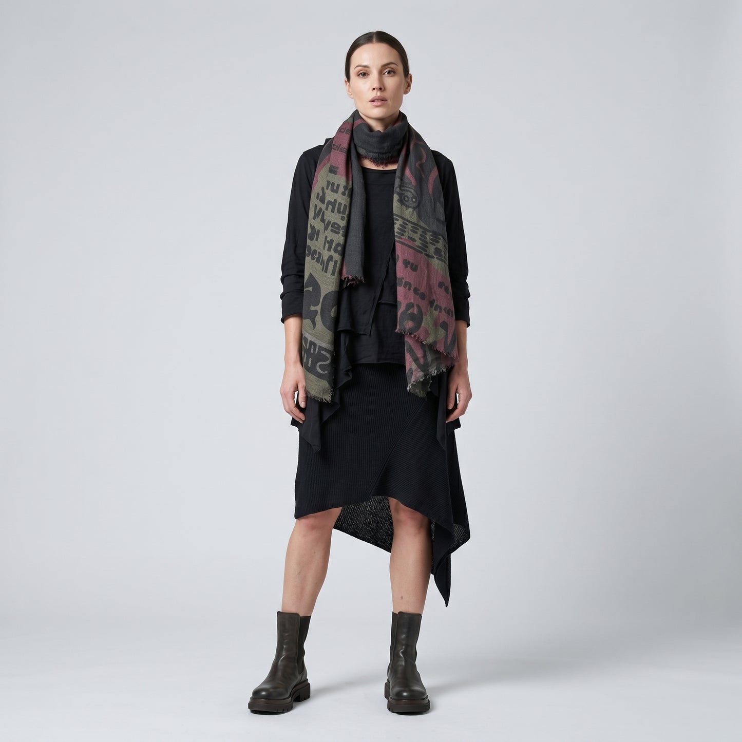 Graphic Print Fringed Square Scarf